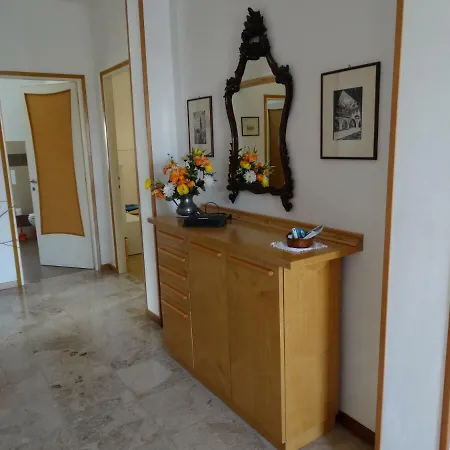 Il Nido Del Merlo Parcheggio E Giardino Apartment
