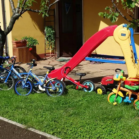 Il NIDO del MERLO-spazioso appartamento con giardino, parcheggio e Bikepark gratis